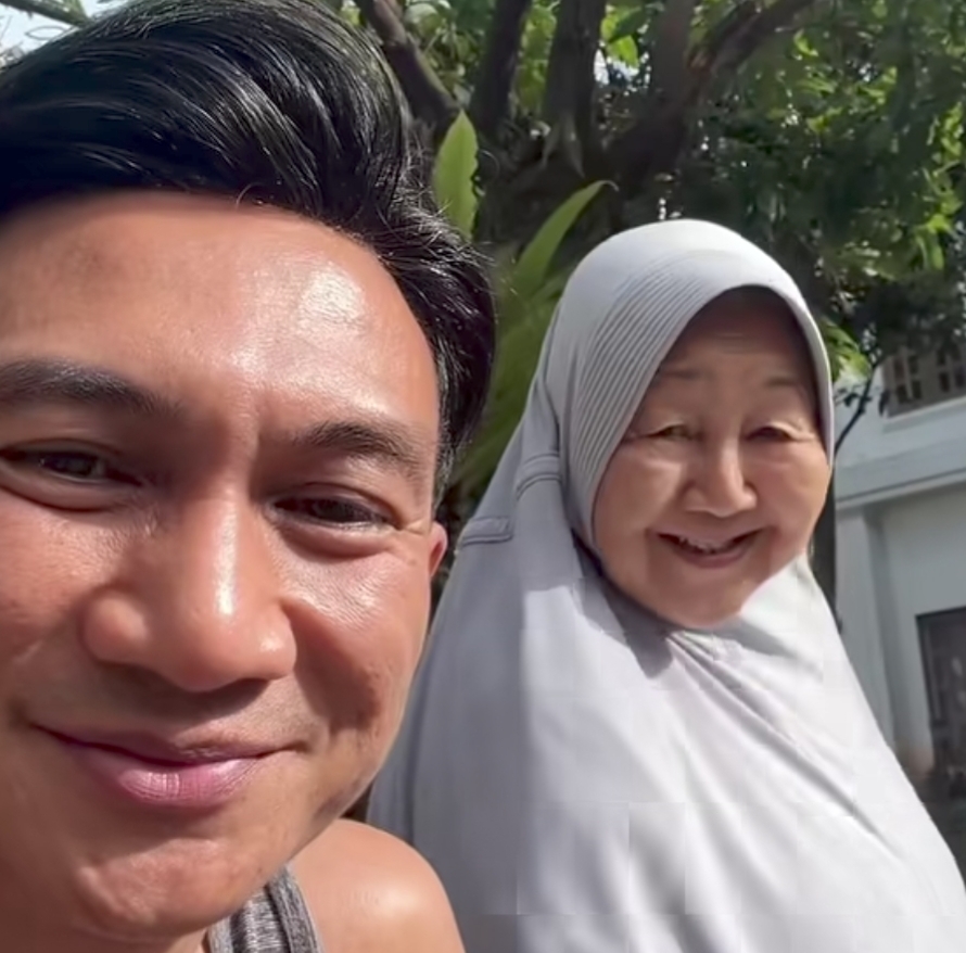 Anji Ikhlas Antarkan Sang Ibu ke Peristirahatan Terakhir