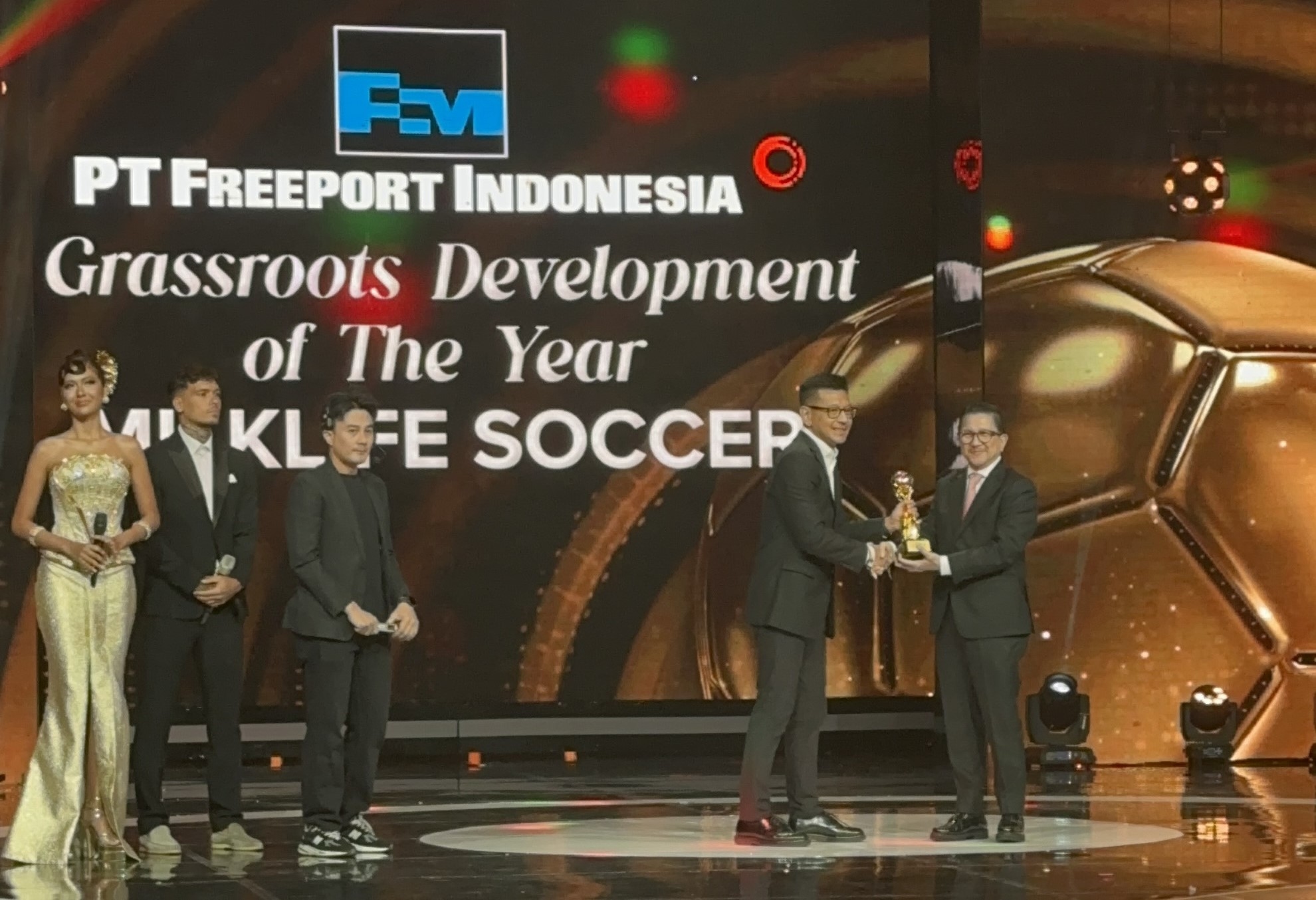 Sabet Penghargaan PSSI Awards 2026, MilkLife Soccer Challenge Kian Kokohkan Fondasi Sepakbola Putri