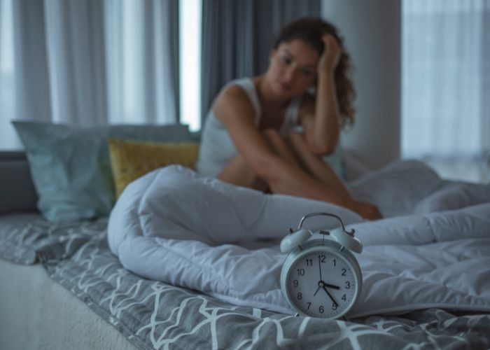 7 Cara Mengontrol Pikiran Negatif di Malam Hari agar Lebih Tenang