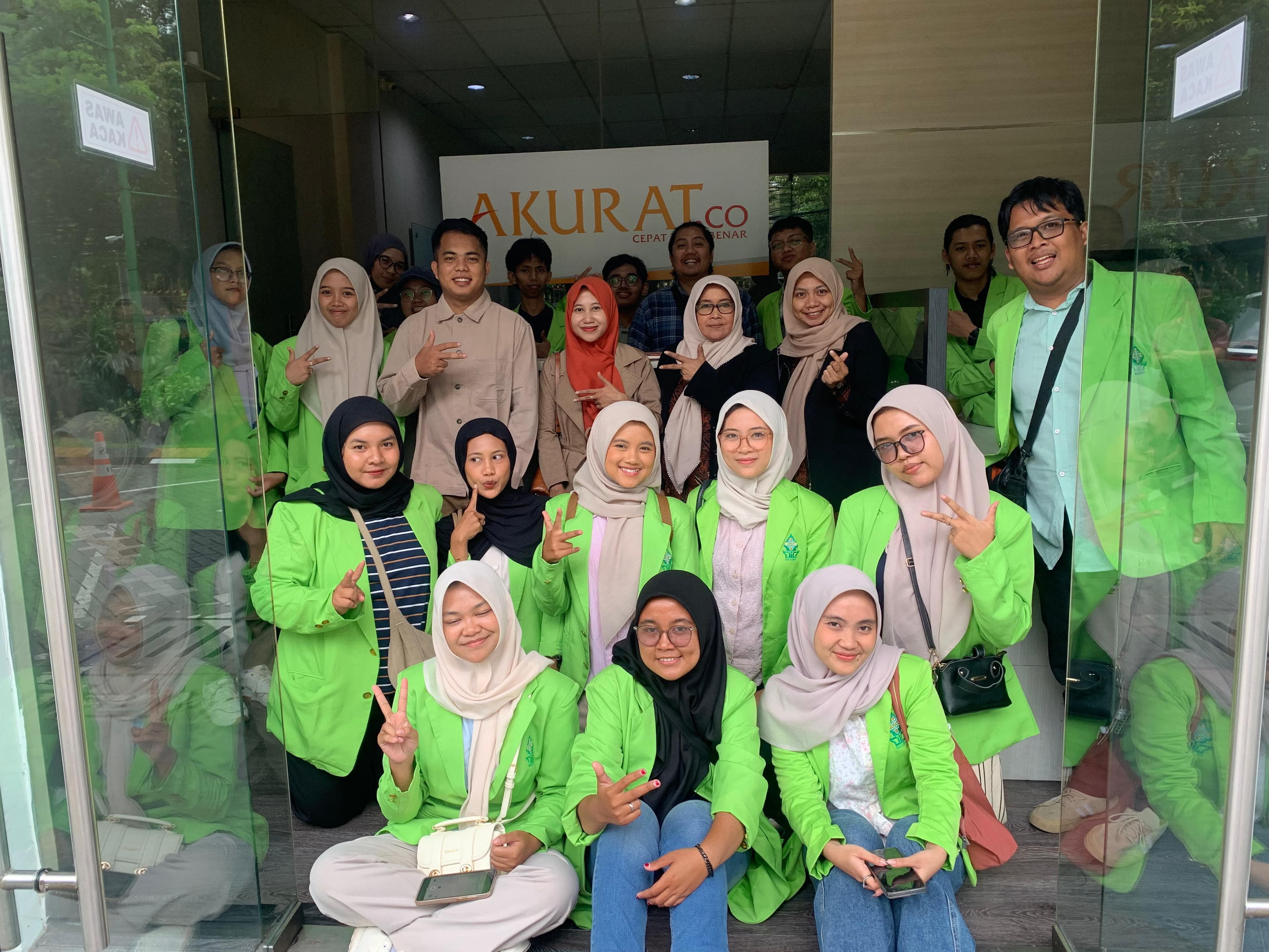 Siapkan Jurnalis Muda, KPI UIN Walisongo Ajak Mahasiswa Kunjungi Media Akurat.co 