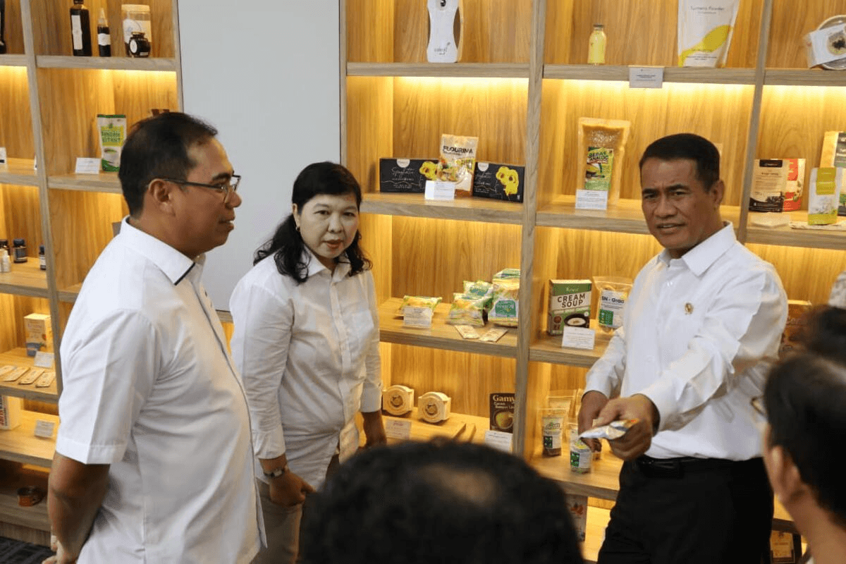 Dukung Hilirisasi Pertanian, Mentan Segera Lapor ke Presiden Prabowo Soal Inovasi Pakan Ayam ITB