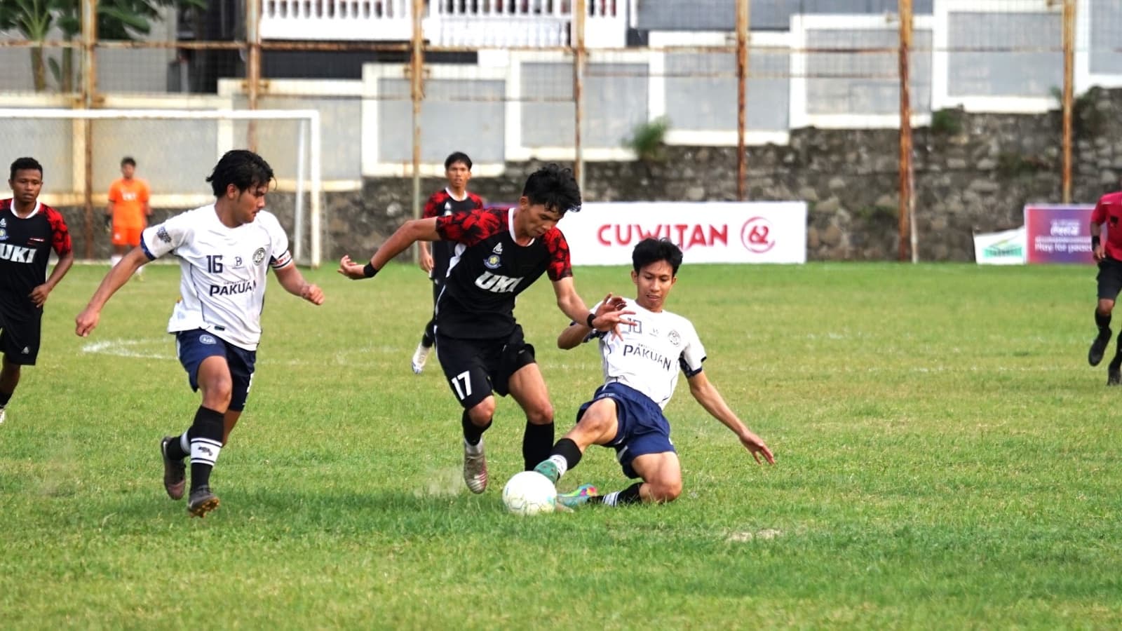 Lelaki Bercerita di Tengah Hujan Gol, Pekan Perdana Liga Universitas 2026