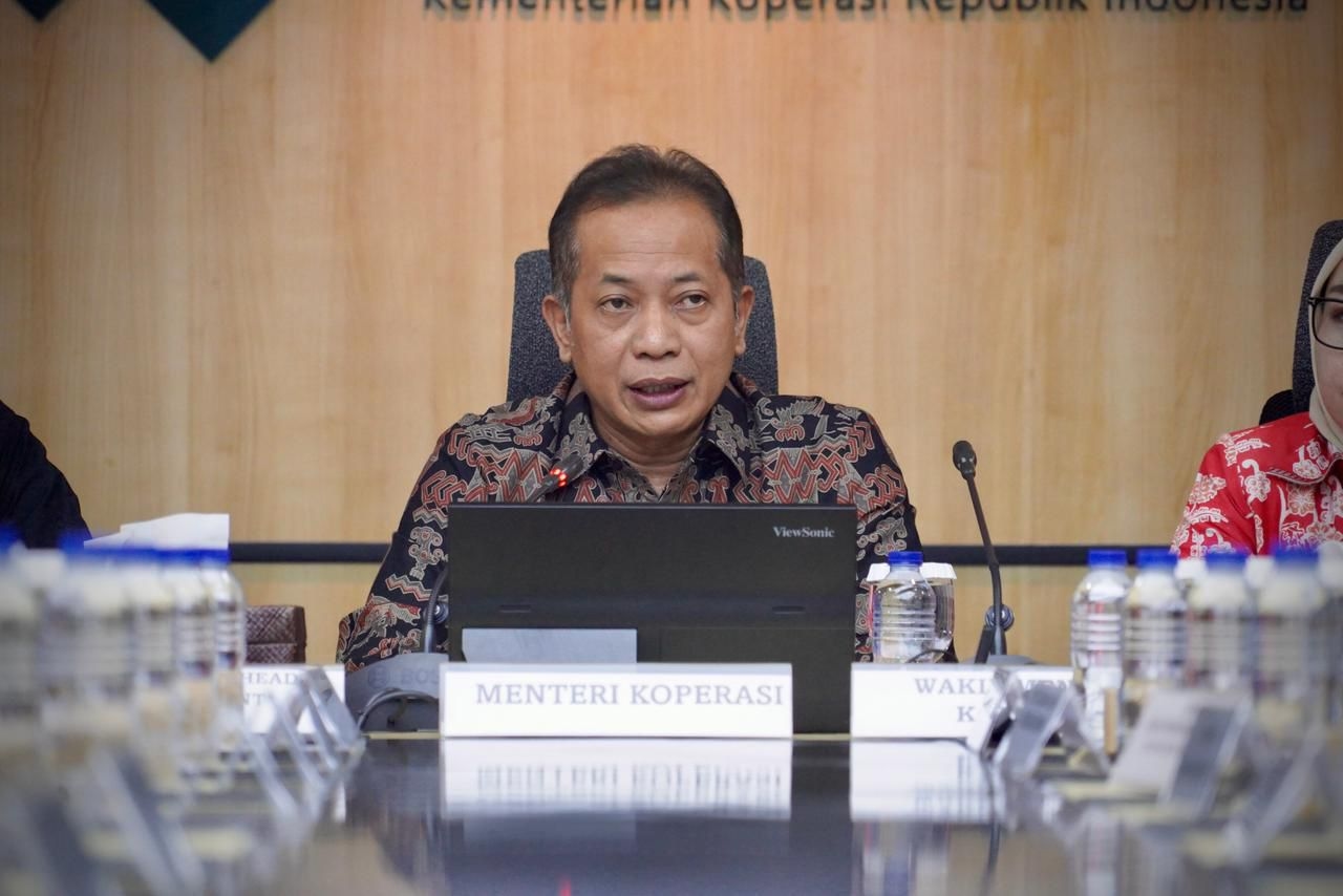 Menkop Ferry Ungkap Rencana Koperasi Ambil Kembali KB Bank