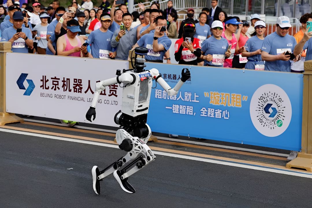 Robot Humanoid Salip Pelari Manusia di Half Marathon Beijing, Teknologi Makin Melaju