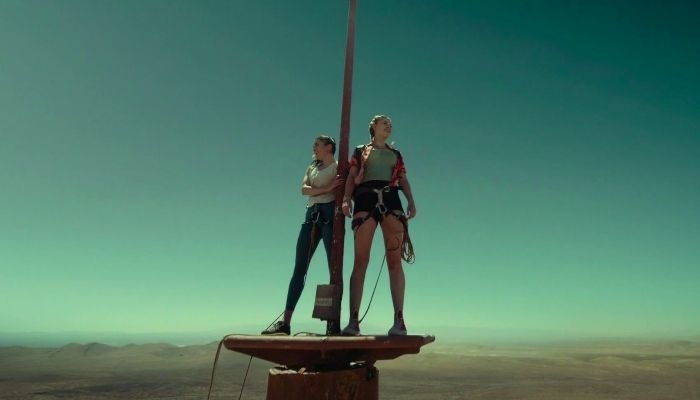 Sinopsis Fall (2022) Tayang Malam Ini di Trans TV: Kisah Mencekam Dua Sahabat di Ketinggian