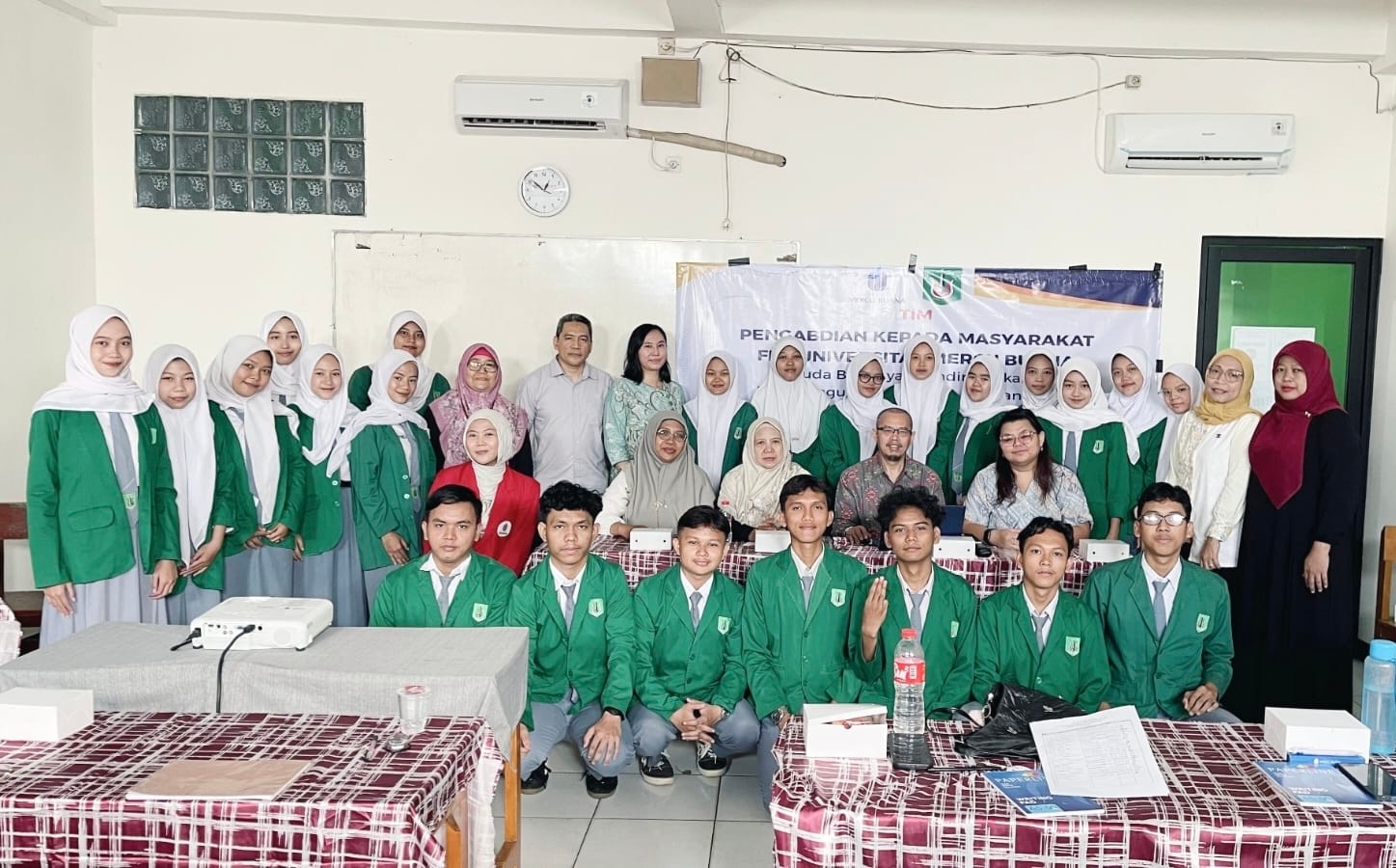 Dosen FEB Universitas Mercu Buana Bekali Siswa SMK YMIK Siap Masuk Dunia Kerja