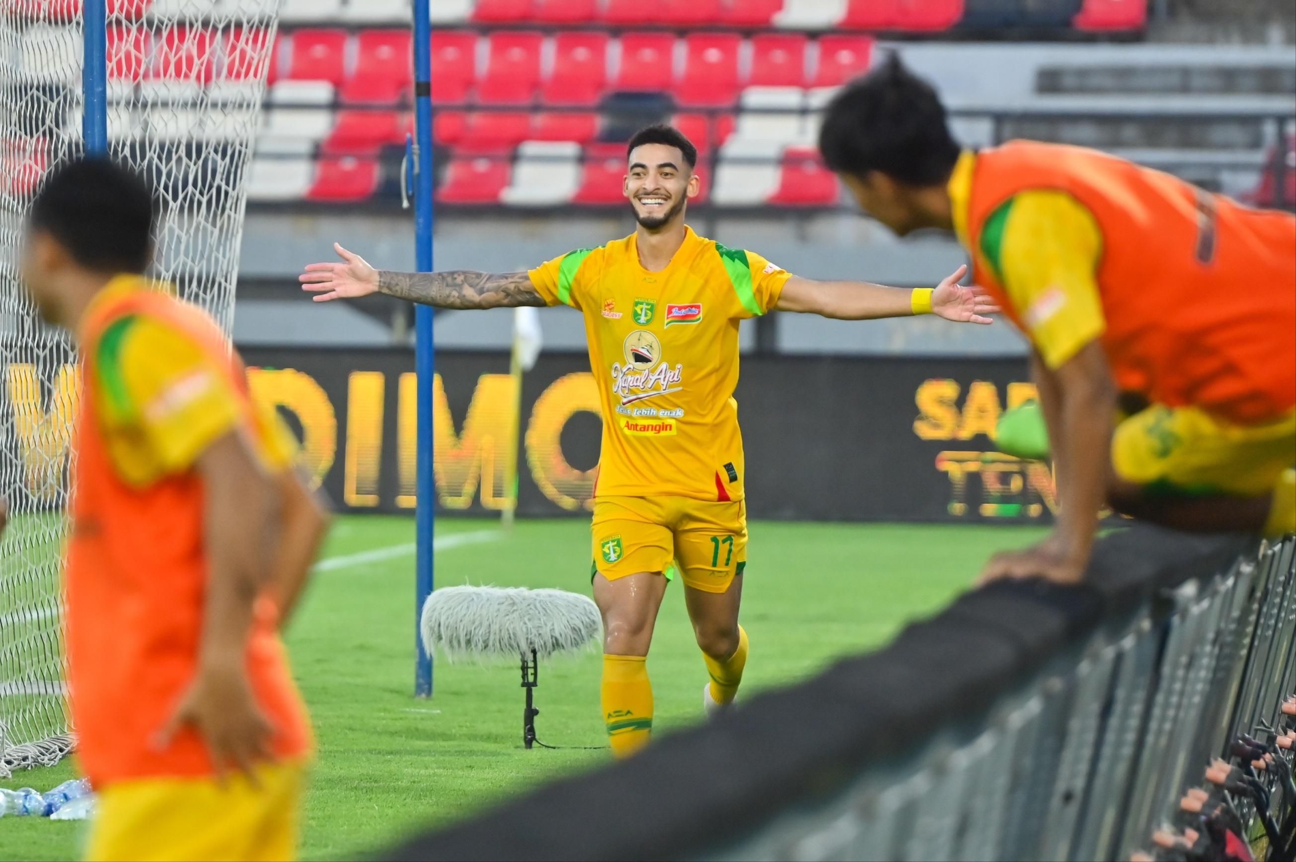 Persebaya vs Arema: Bajul Ijo Pesta Gol di Derbi Jatim, Pertaruhan Harga Diri