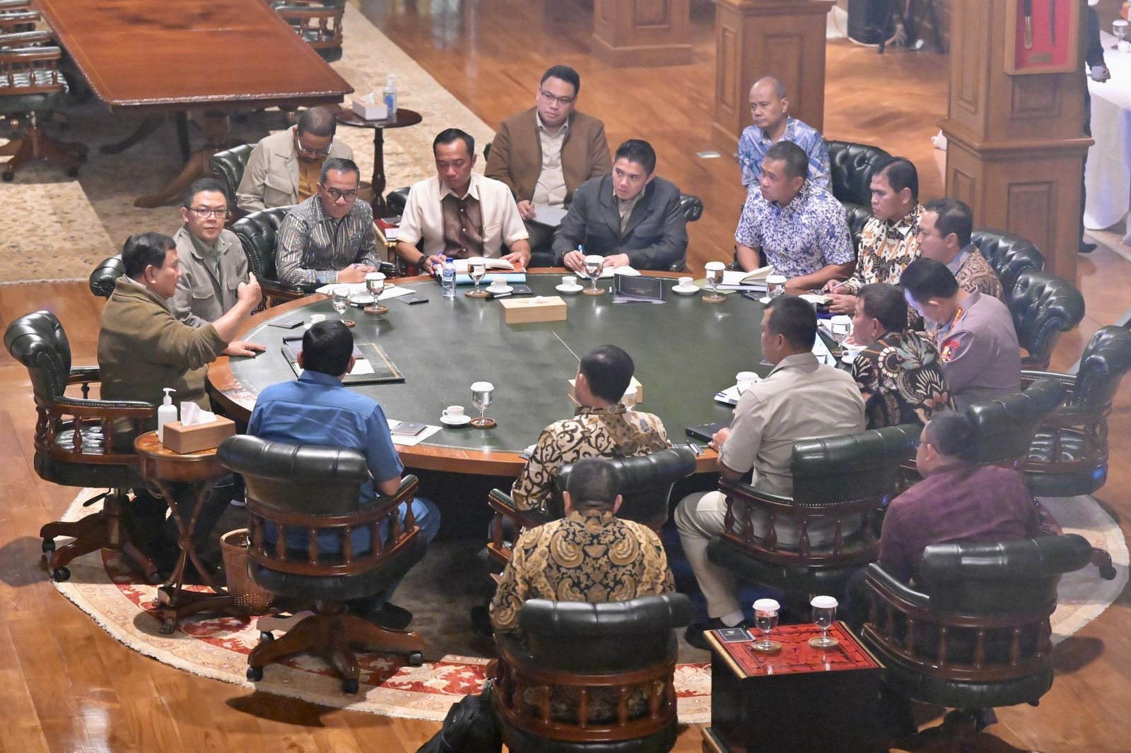Ratas di Hambalang, Prabowo Bahas Aspirasi Pekerja hingga Peran Kampus untuk Bangun Daerah