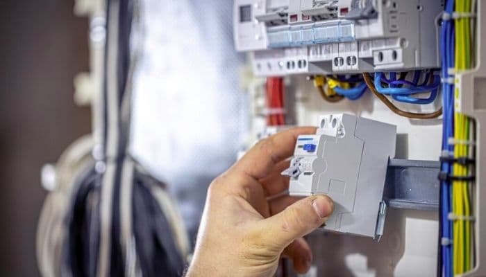 Apakah Tarif Listrik Naik Mei 2026? Ini Penjelasan Resmi PLN
