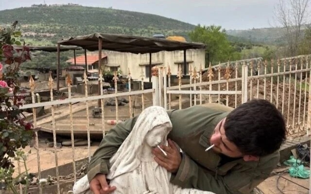 IDF Buka Suara terkait Foto Viral Tentara Israel Pasang Rokok di Patung Bunda Maria di Lebanon