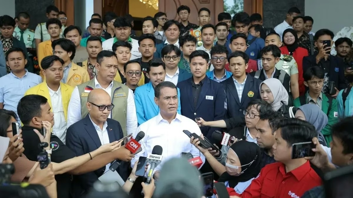 Amran Audiensi dengan BEM SI, Buktikan Surplus Beras di Gudang Bulog Bukan dari Impor