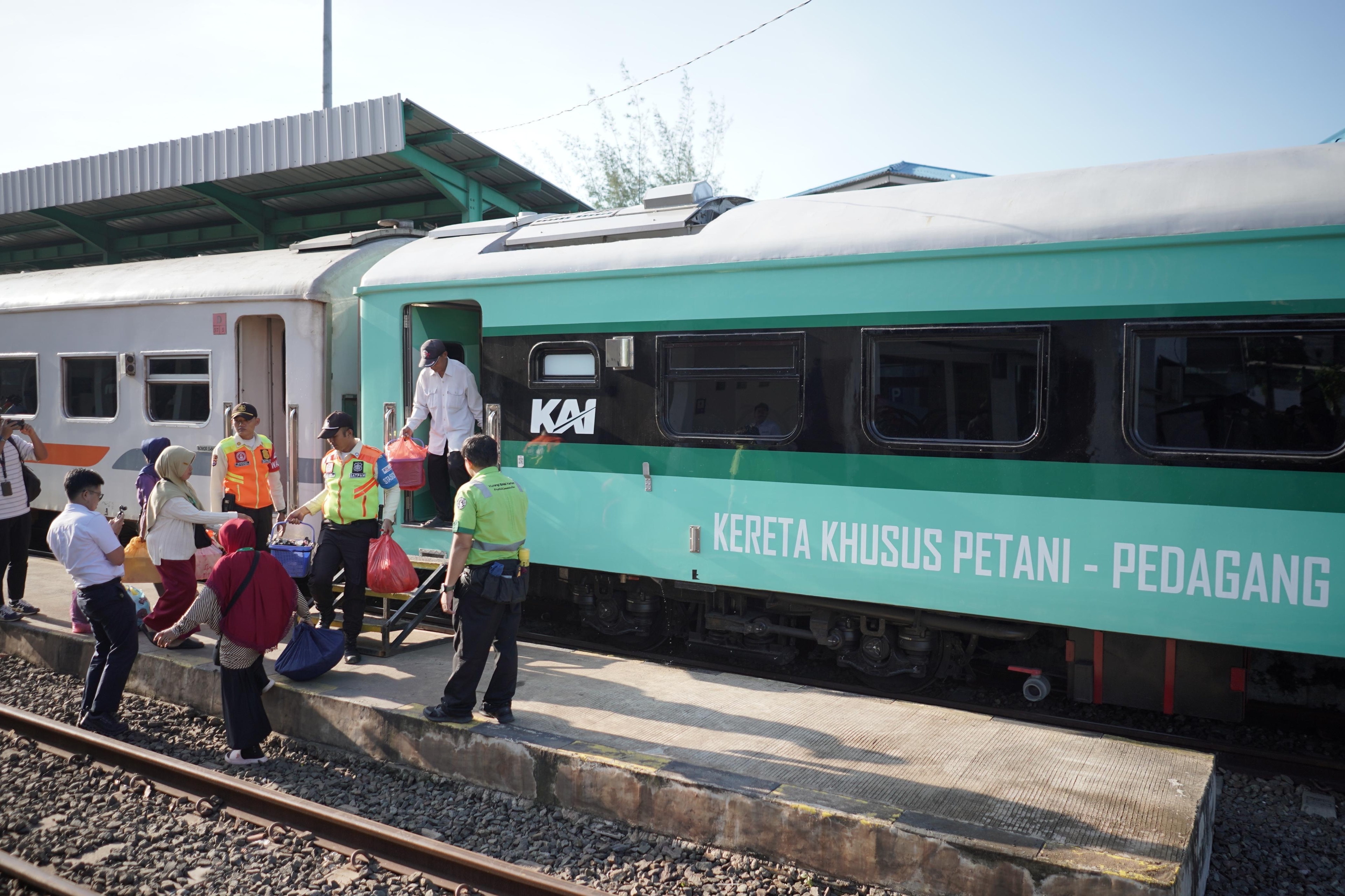 KAI Catat 17.867 Penumpang Kereta Petani hingga Mei 2026