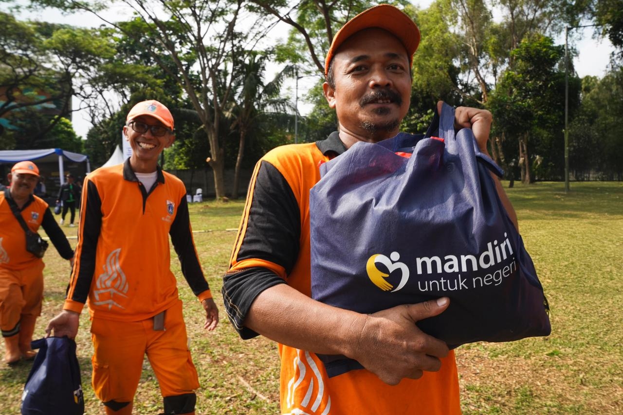 Momentum Kebangkitan Nasional di Bulan Mei, Bank Mandiri Perkuat Kepedulian Sosial lewat Penyaluran 28.000 Paket Sembako
