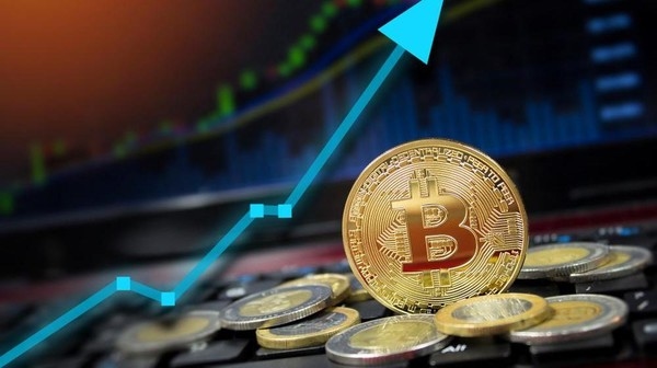 CEO Galaxy Digital Soroti Risiko Strategy, Bitcoin Berpotensi Tertekan