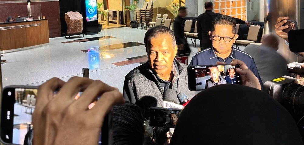 Masih di Makkah, Bos Maktour Fuad Hasan Masyhur Absen dari Pemeriksaan KPK