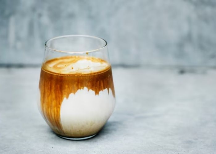 Apa Itu Dirty Latte? Minuman Kopi Viral di Media Sosial dengan Tampilan Estetik, Ini Resepnya!