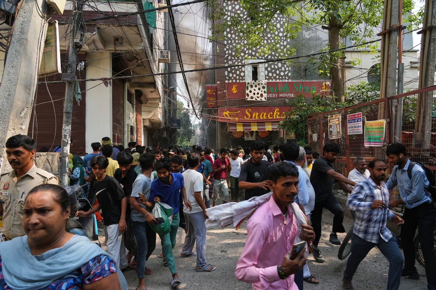 Kebakaran Hebat di New Delhi Tewaskan 21 Orang, Hotel dan Restoran Dilalap Api