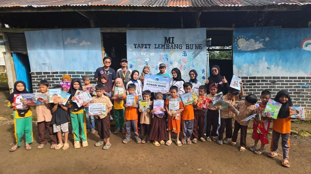 Potret Senyum Anak-anak Pedalaman Mendapat Ribuan Buku Baru dari PNM