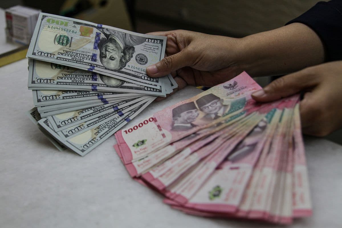 Rupiah Berpeluang Menguat ke Rp17.900, Ditopang Kenaikan BI-Rate