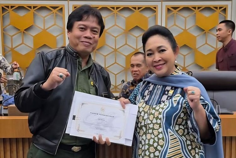 Ketua Komisi IV DPR Beri Penghargaan Tim Operasi Pengamanan Taman Nasional Komodo