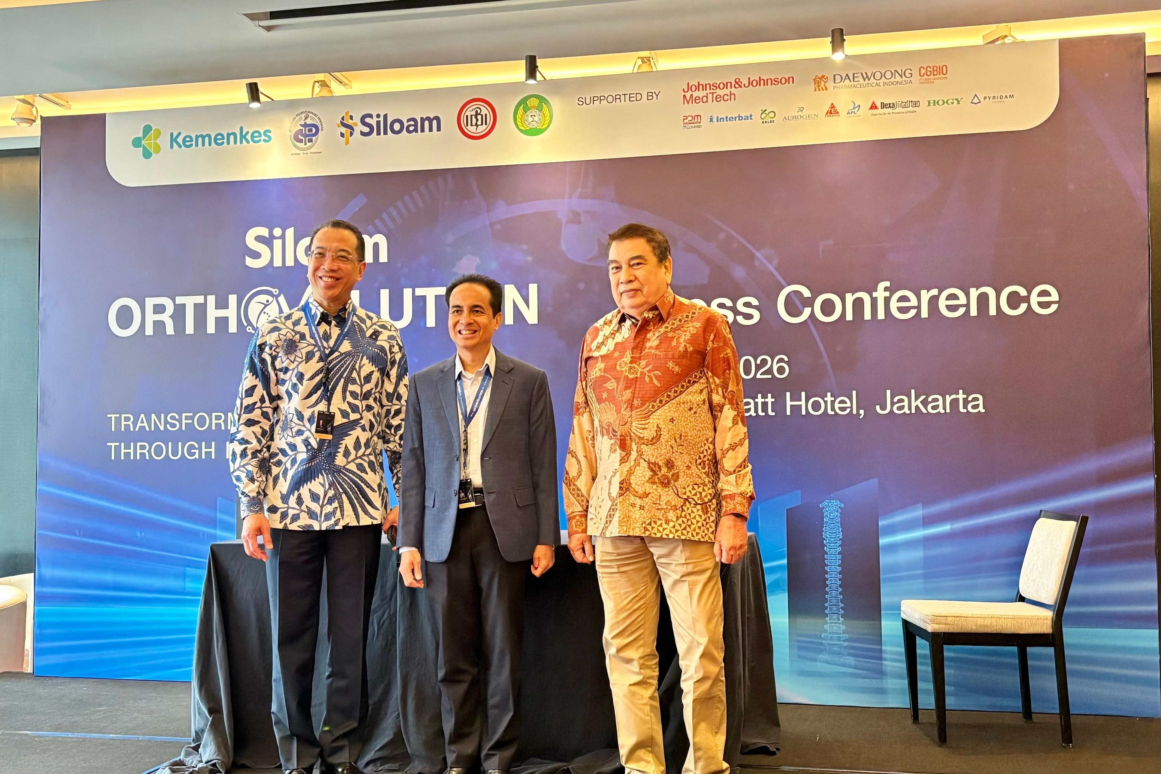 Siloam Hospitals Mampang Gelar Simposium Orthopaedi dan Operasi Langsung Perdana