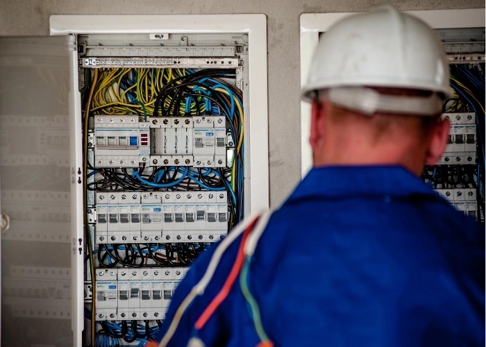 Dikritik Tajam Sering Blackout, PLN Minta Maaf Atas Ketidaknyamanan Pelanggan
