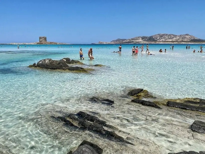 Kenapa Pantai Terindah di Italia Melarang Penggunaan Payung bagi Pengunjung Berusia 10 hingga 65 tahun?