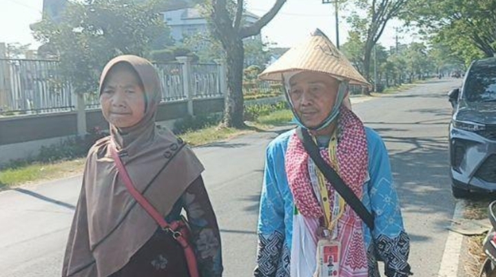 Tunaikan Nazar, Jemaah Haji Asal Semarang Jalan Kaki 34 Kilometer dari Donohudan ke Rumah