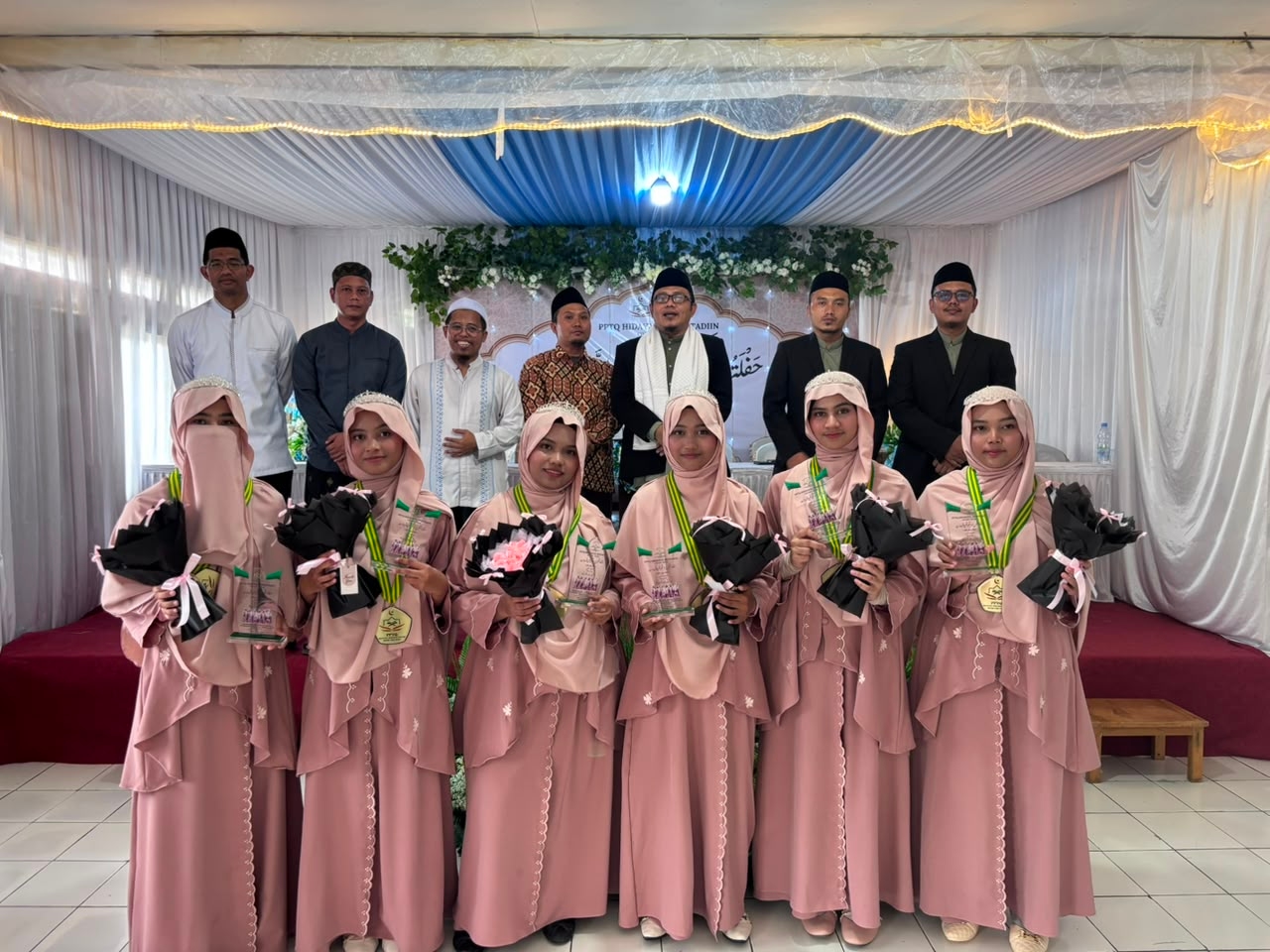 Haflah Takharruj Angkatan Pertama, Enam Santriwati PPTQ Hidayatul Mubtadiin Resmi Diwisuda