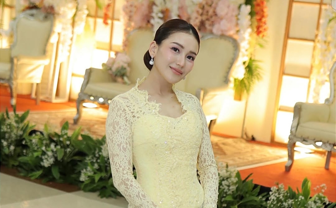 Ayu Ting Ting Genap 34 Tahun, Pesan Menyentuh Ivan Gunawan dan Kejutan Bunga Raksasa Jadi Sorotan