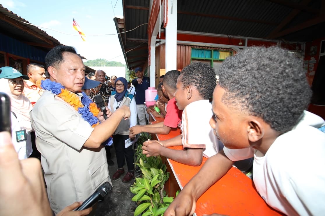 Usai Sambangi Program Perumahan di Skouw, Mendagri Cek BSPS di Kampung Nelayan Tanjung Ria