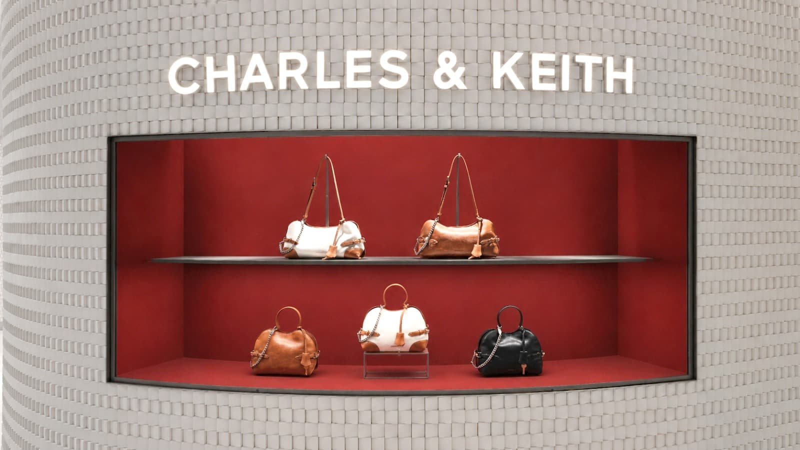 Gandeng Kim You Jung Jadi Brand Ambassador Baru, CHARLES & KEITH Rilis Koleksi Summer's Calling