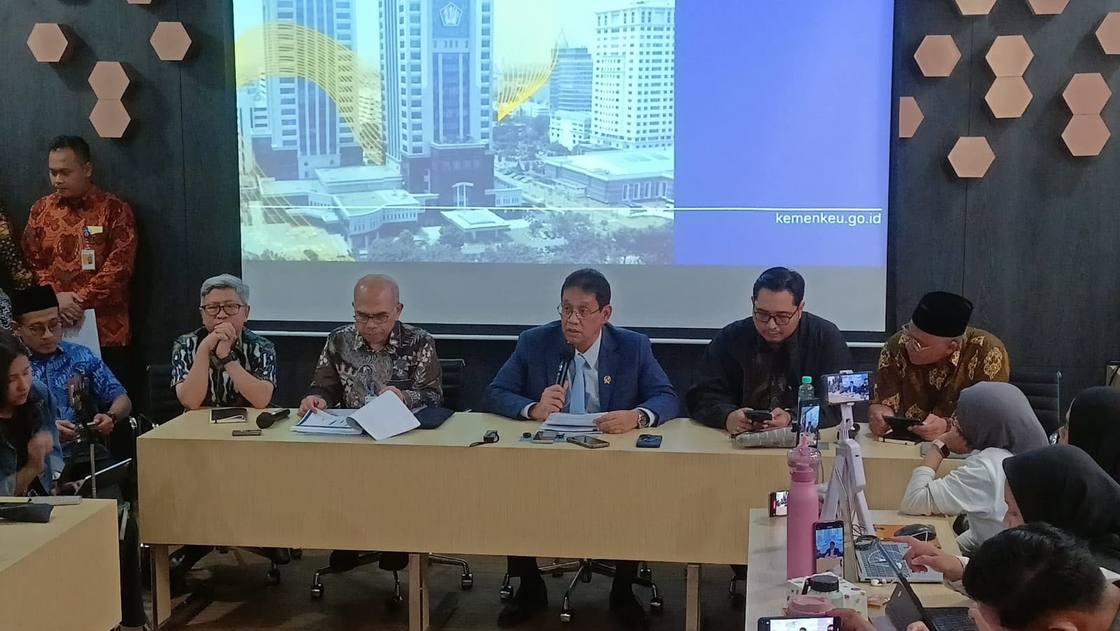 Purbaya: Anggaran MBG Akan Dihemat Lagi, Nilainya Signifikan