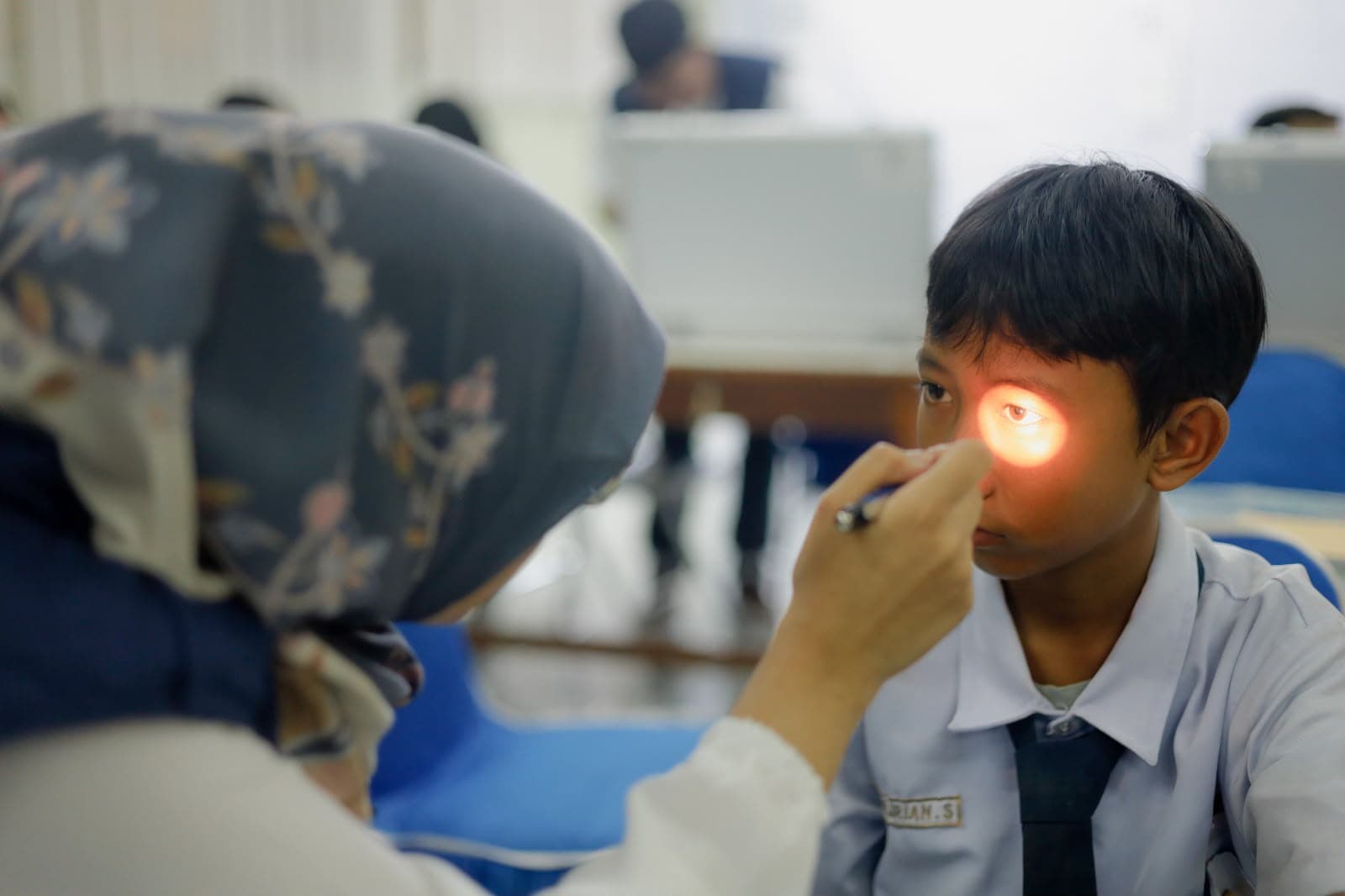 Tahun Ajaran Baru Jadi Momen Tepat Periksa Mata Anak, Miopia Perlu Dideteksi Sejak Dini