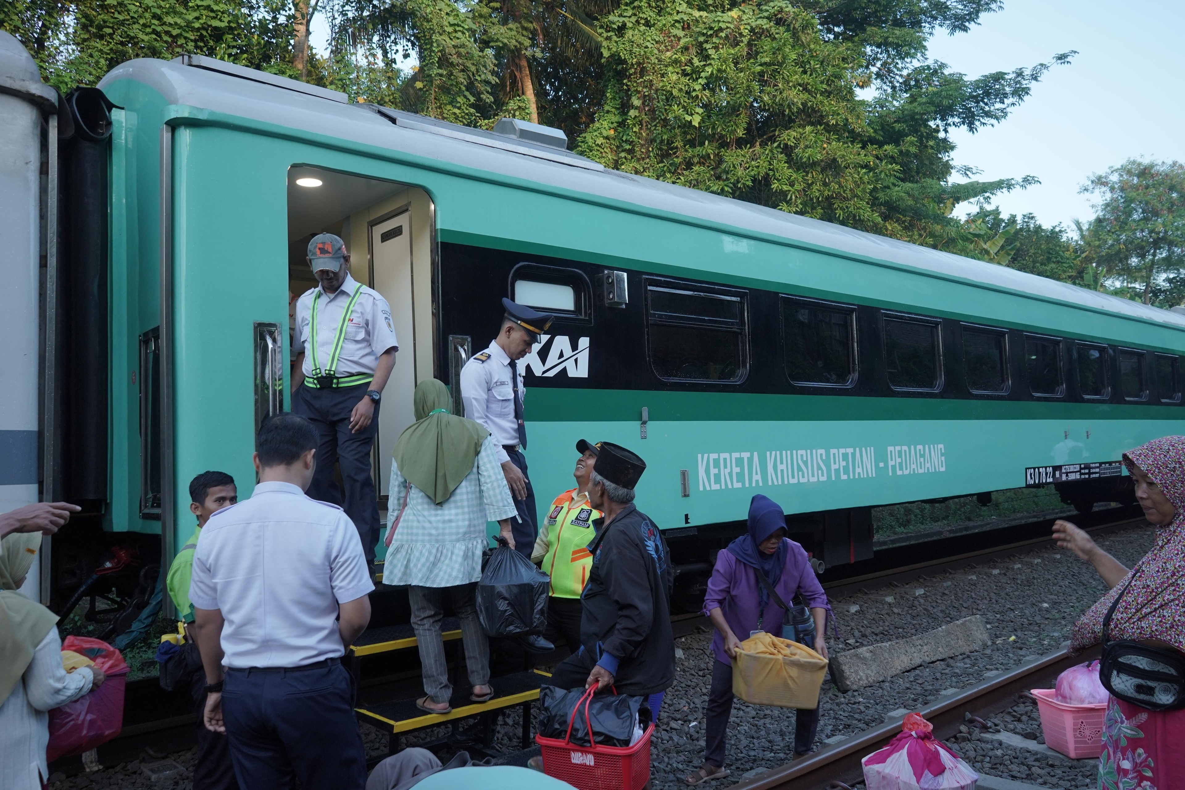 Kereta Petani Pedagang Layani 26.074 Penumpang pada Semester I 2026