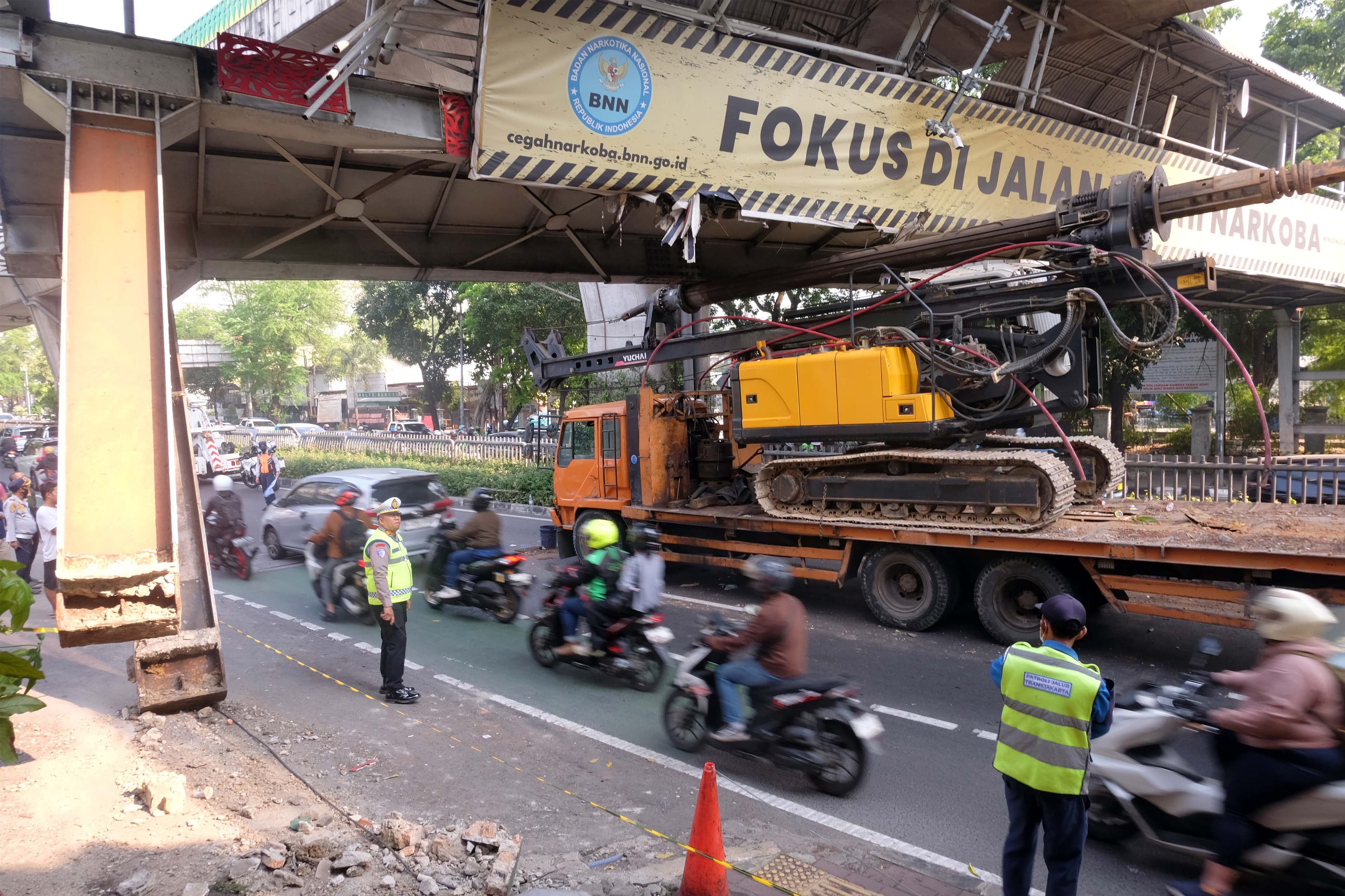 Kasus JPO di Tendean Hampir Roboh, Pemprov Jakarta Harus Perketat Aturan Operasional Truk