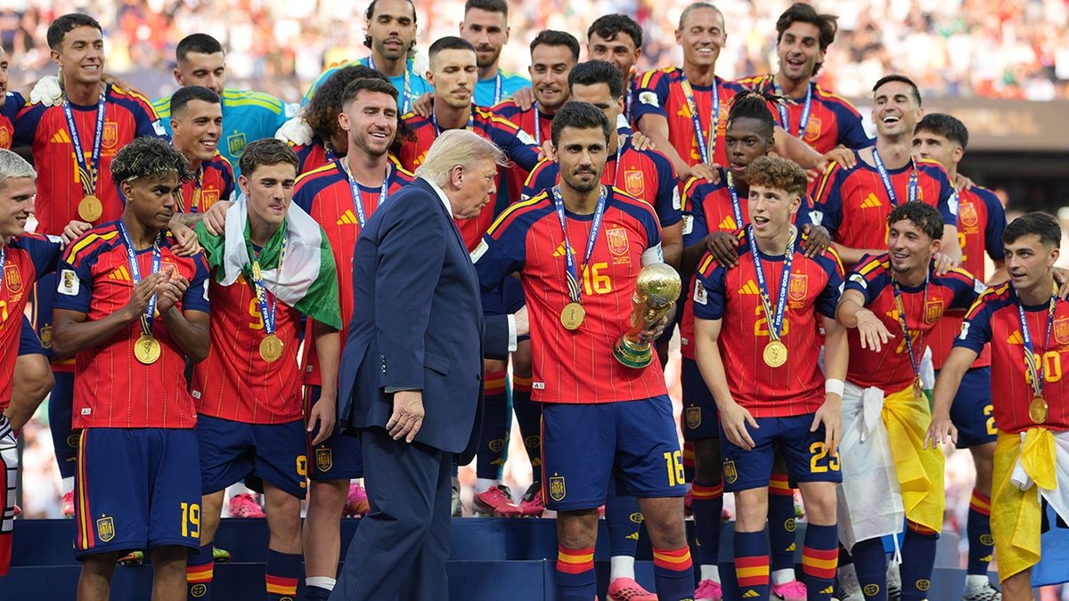 Piala Dunia: Spanyol Juara, Donald Trump Curi Panggung Lewat 'Trump Dance' di Podium