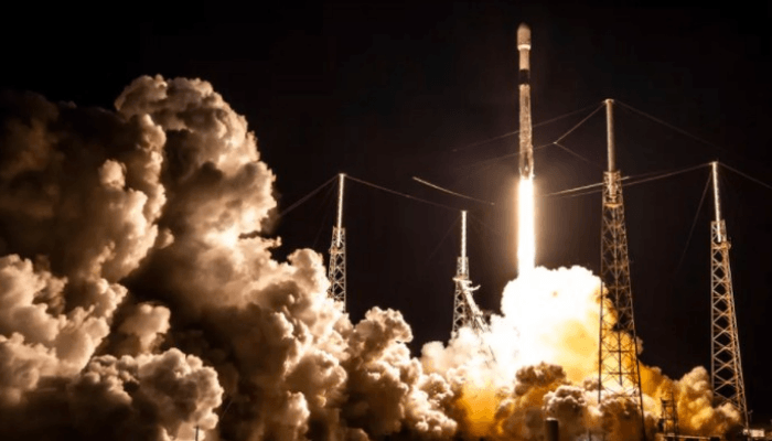 Fenomena Langka! Roket SpaceX Falcon 9 Akan Hantam Bulan pada 5 Agustus 2026