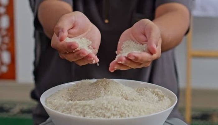 Amankah Mengonsumsi Beras Oplosan? Kenali Ciri Ciri dan Cara Membedakannya