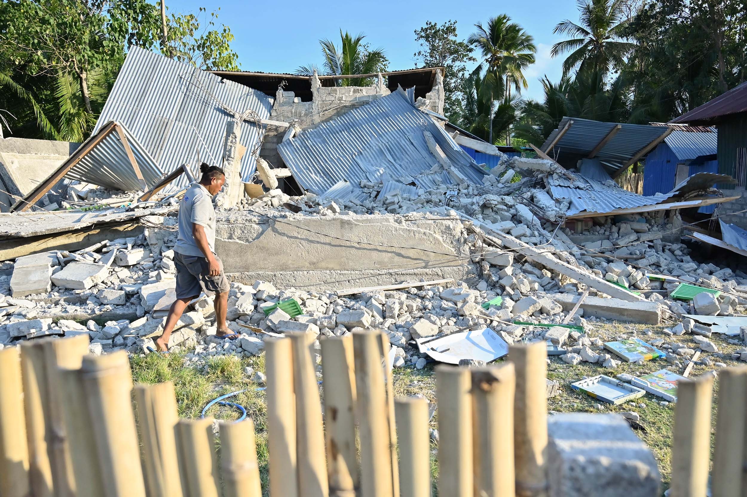 Korban Meninggal Gempa di NTT Capai 71 Jiwa, BNPB: 398 Ton Bantuan Telah Disalurkan