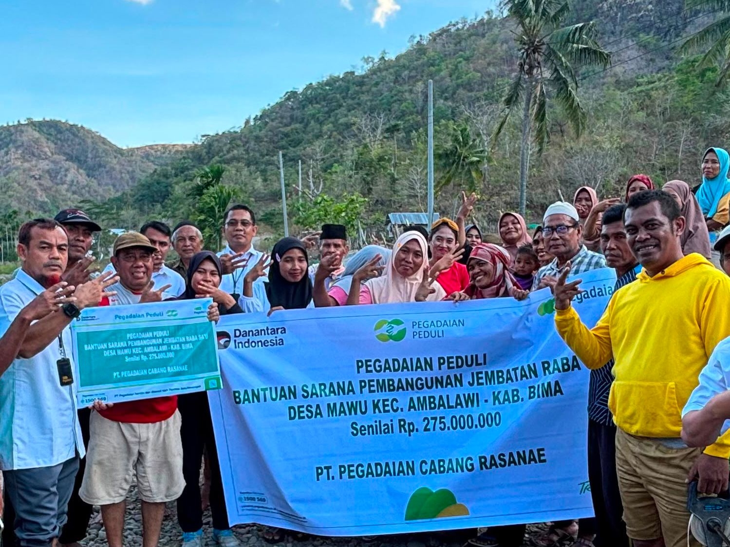 Pegadaian Bantu Bangun Jembatan Raba Sa'u di Desa Mawu Bima
