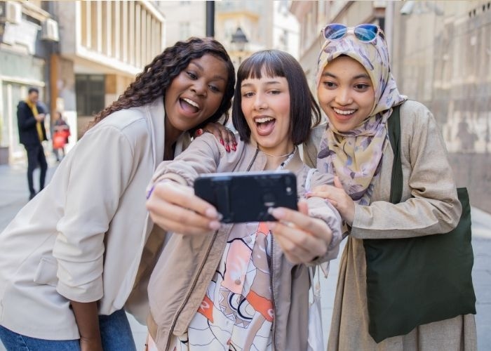 5 Kebiasaan Generasi Z yang Mungkin Sering Kamu Lakukan
