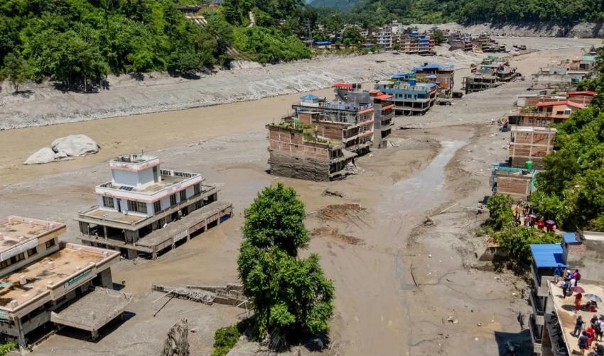 Cara Membersihkan Lumpur Bekas Banjir di Rumah agar Lebih Aman