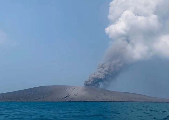 6 Dampak Abu Vulkanik Gunung Anak Krakatau Bagi Kesehatan yang Masuk Jabodetabek, Waspadai Gangguan Pernapasan!