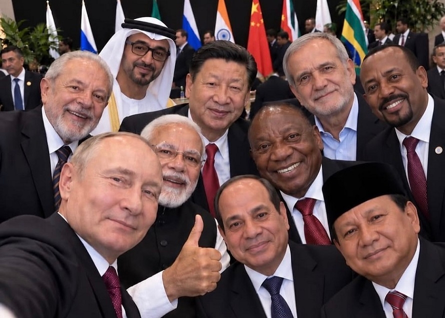 Diterpa Narasi Miring Soal Swafoto BRICS, Seskab Teddy Beberkan Hasil Nyata Lawatan Presiden Prabowo