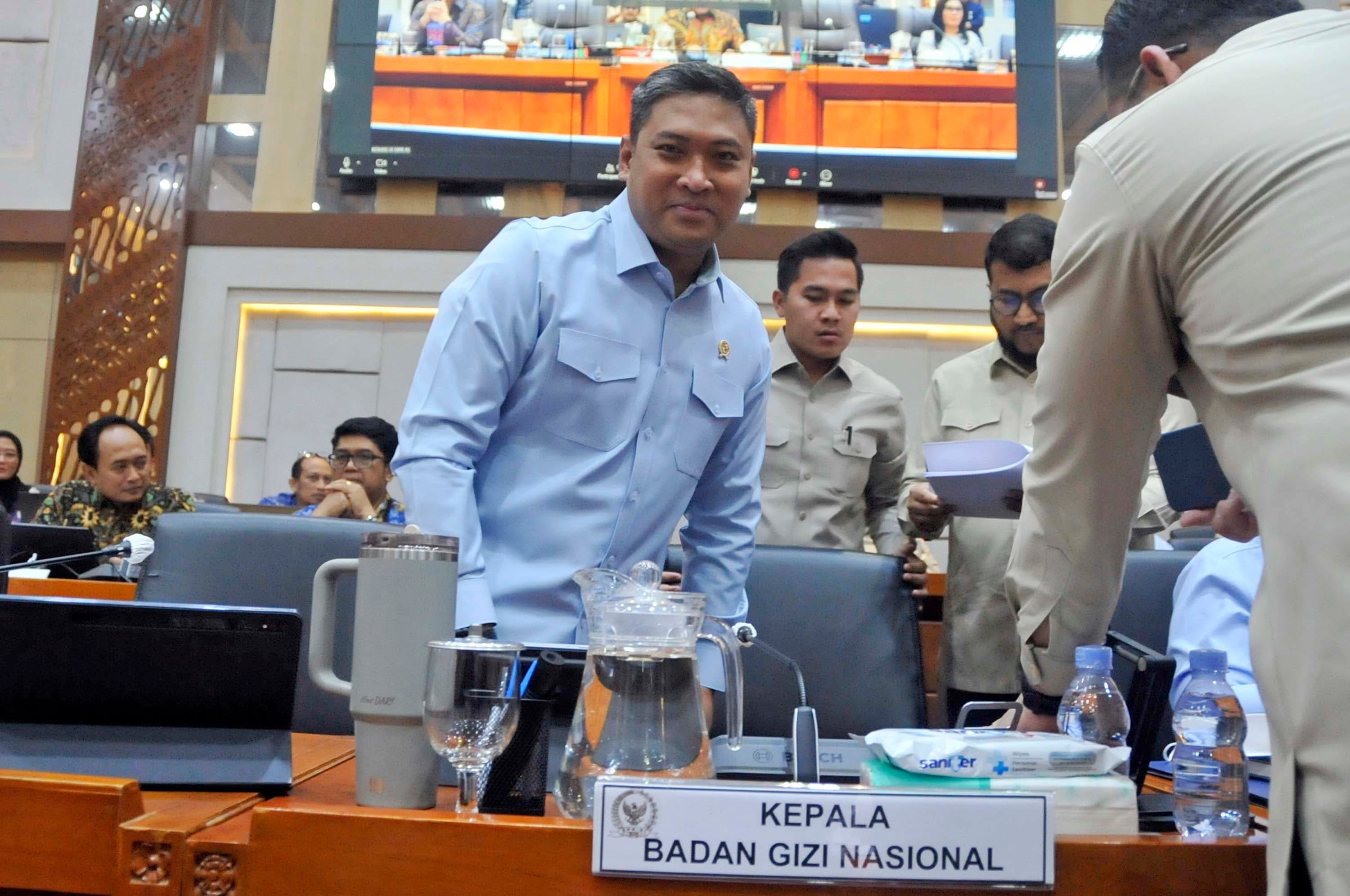 Kepala Badan Gizi Nasional (BGN) Sudaryono bersiap mengikuti rapat kerja dengan Komisi IX DPR di Kompleks Parlemen, Senayan, Jakarta, Kamis (17/9/2026). AKURAT.CO/Sopian