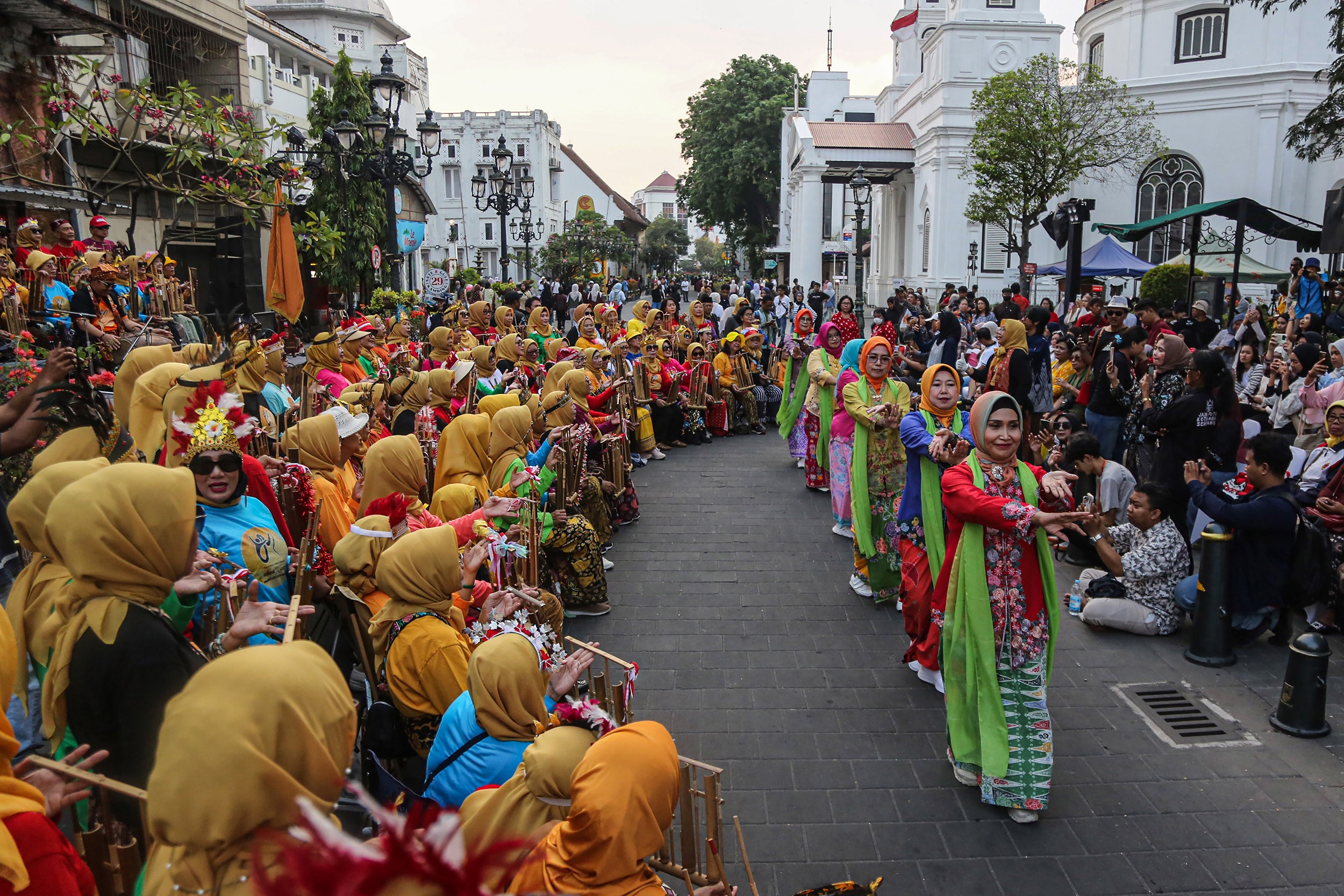 Pagelaran 1.000 Angklung Nusantara di Kota Lama Semarang