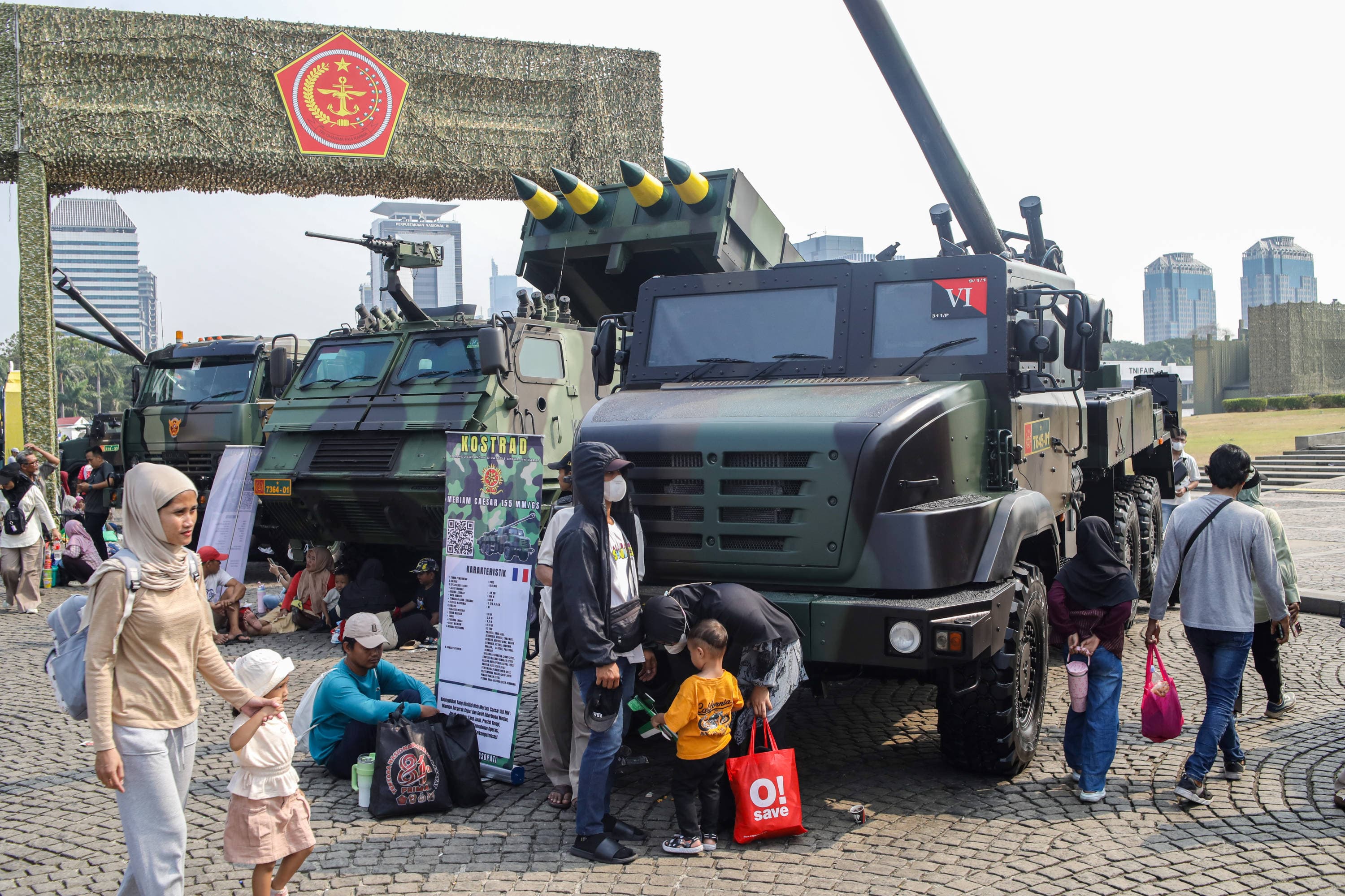 Sejumlah alutsista yang dipamerkan dalam gelaran TNI Fair 2026 di kawasan Monas, Jakarta, Minggu (20/9/2026). AKURAT.CO/Endra Prakoso