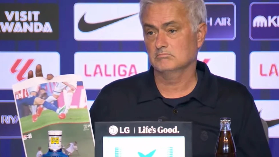 Jose Mourinho Tunjukkan Gambar Pelanggaran, Babak Baru Perang Real Madrid dan Wasit?
