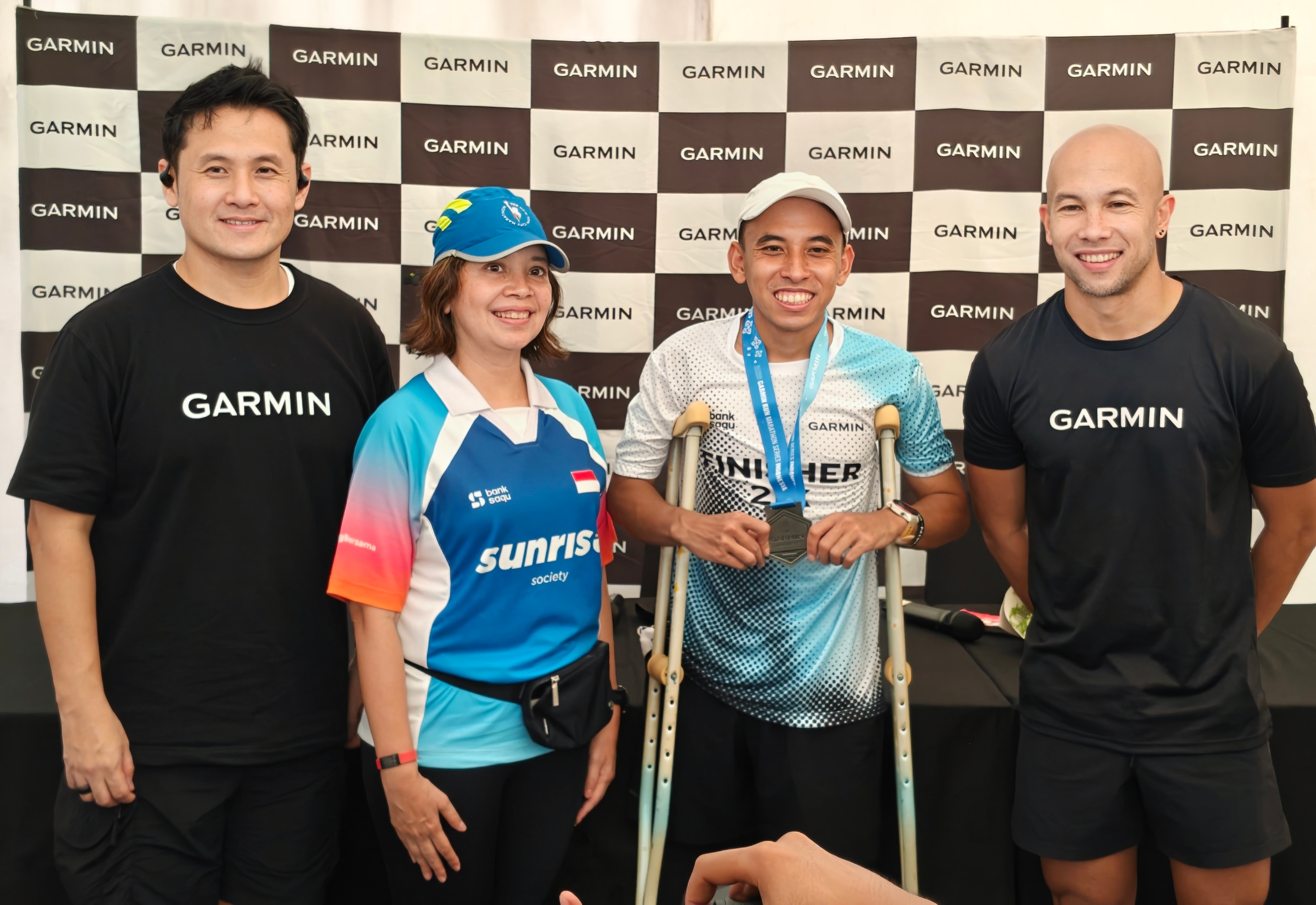 Dari Puncak Gunung ke Lintasan Lari, Anggi Wahyuda Sukses Finis 'Half Marathon' Perdana dengan Satu Kaki!